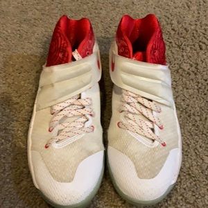 Nike kyrie Irving #2. Size 7. Worm a couple times but overall great condition.